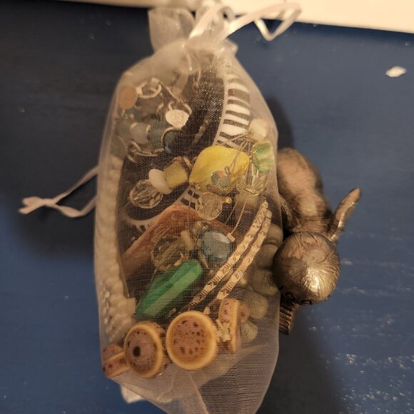 Mystery Jewelry drawstring bag 15+ wearable items| No broken pieces| Silver Tone - Picture 2 of 5